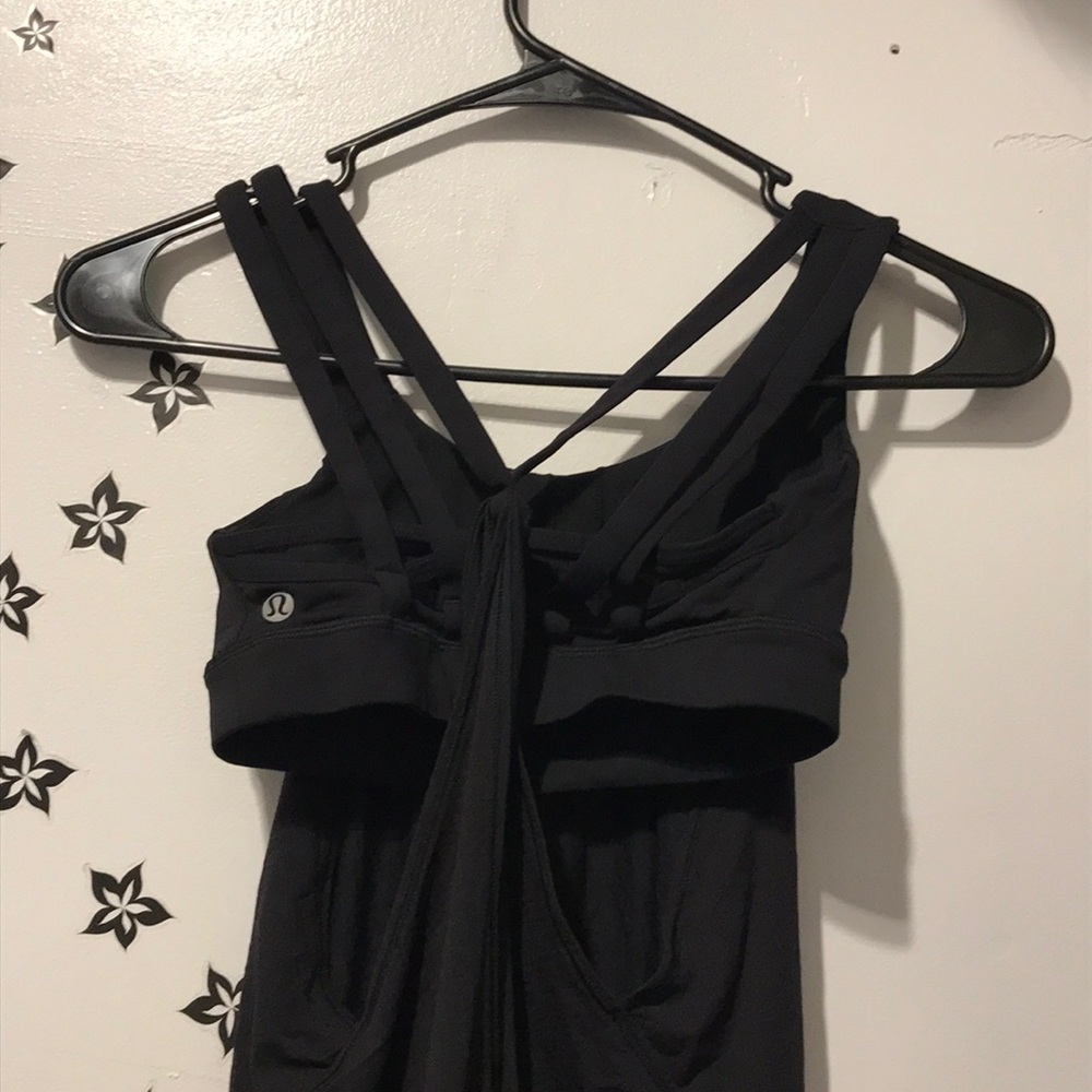 4-Lululemon top 🔴 - Picture 2 of 4